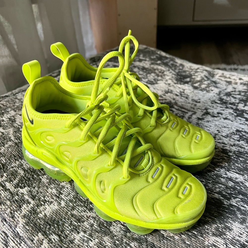 Nike Air Vapormax Plus woman 6 1/2 color green